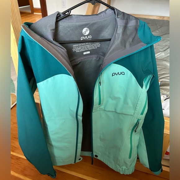 Ski/snow gear (jacket and pants) Pyua - Picture 4 of 7